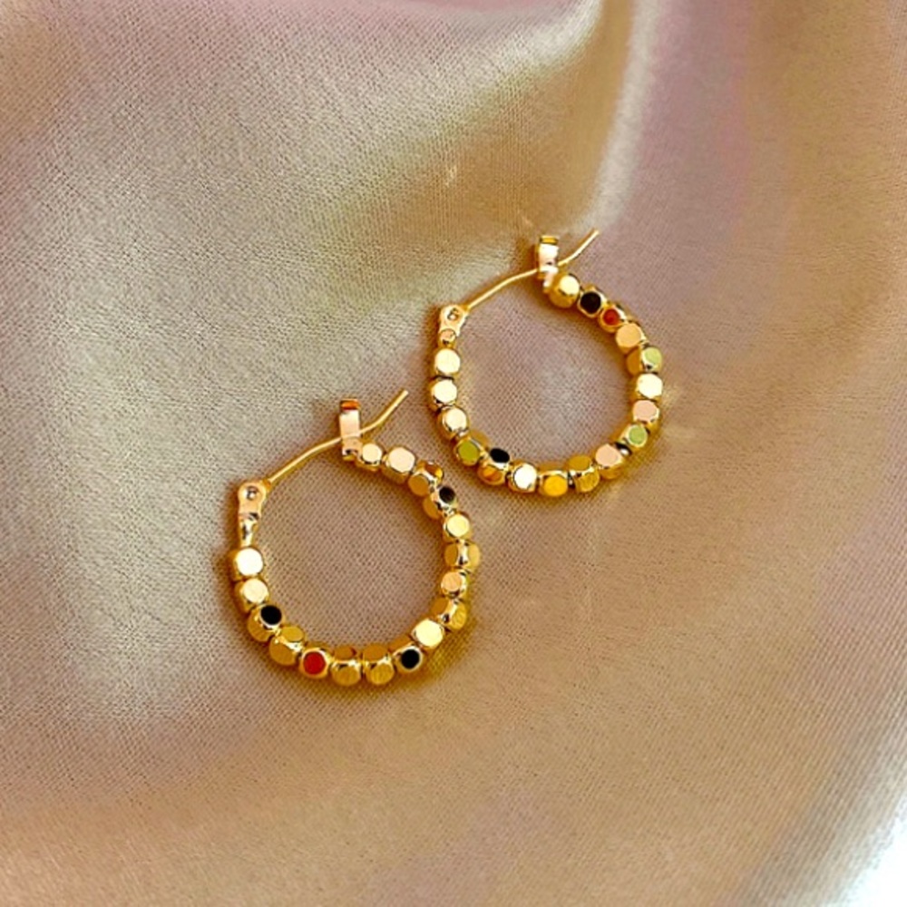 [GOLD]Dainty Delicate 19.5mm 18kt Gold Filled Beaded Small Huggie Hoop E… - Picture 6 of 8